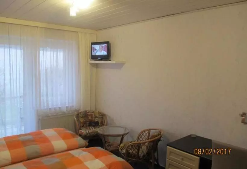 Hotelli Pension Check In