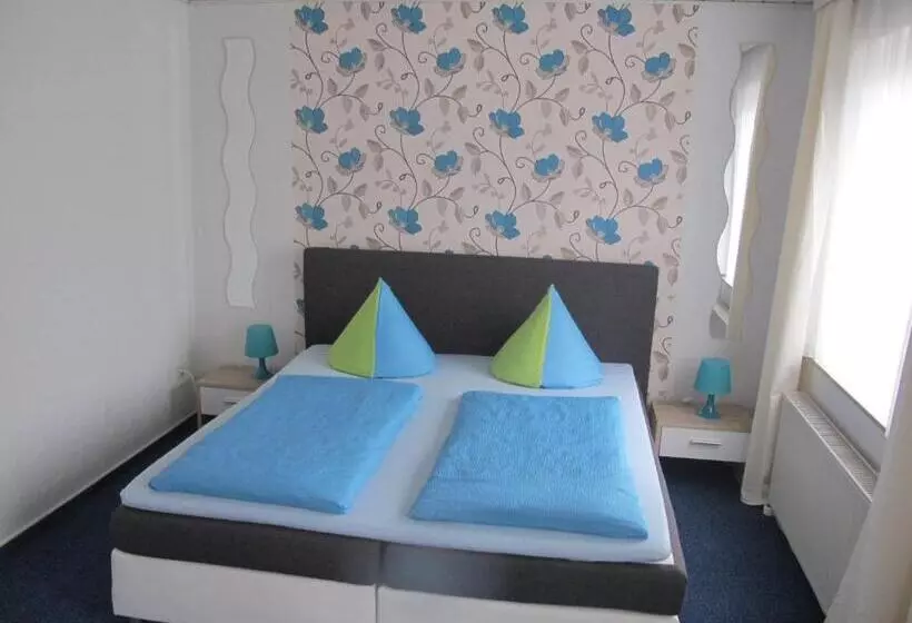 Hotelli Pension Check In