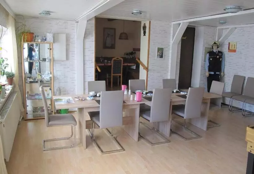 Hotelli Pension Check In