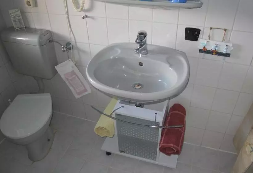 Hotelli Pension Check In