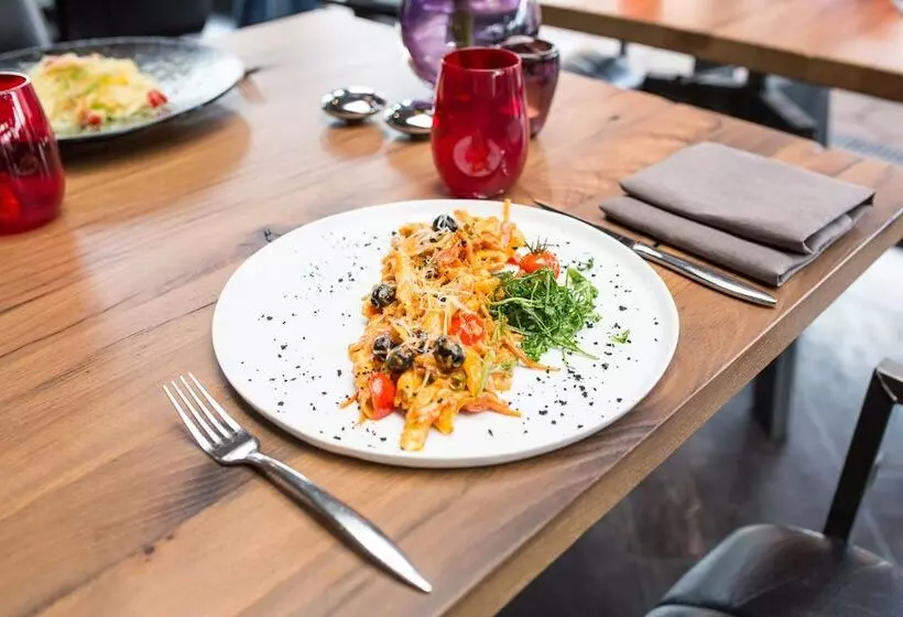 Hotelli & Restaurant Fackelgarten Plau Am See