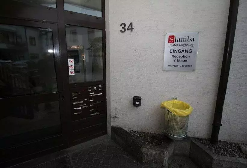 هتل Slamba Hostel