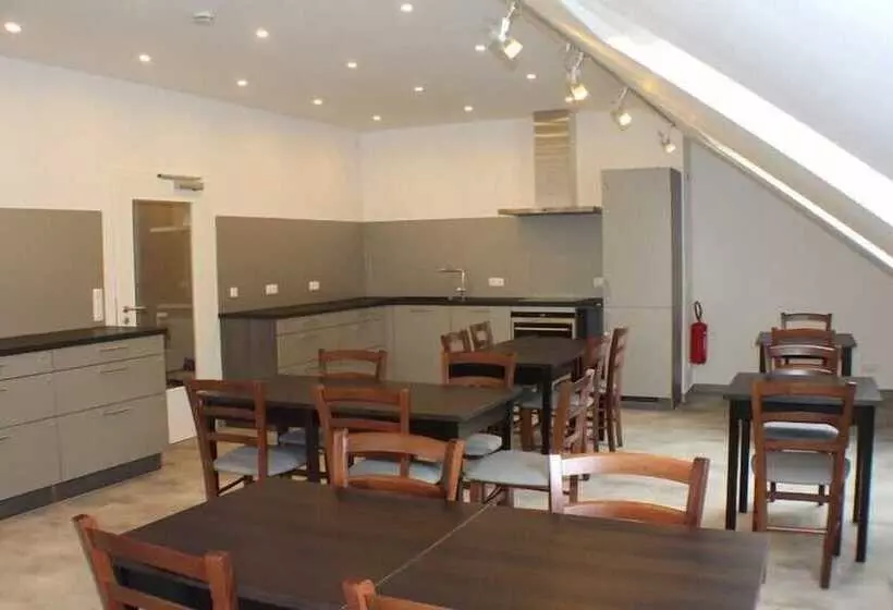 هتل Slamba Hostel