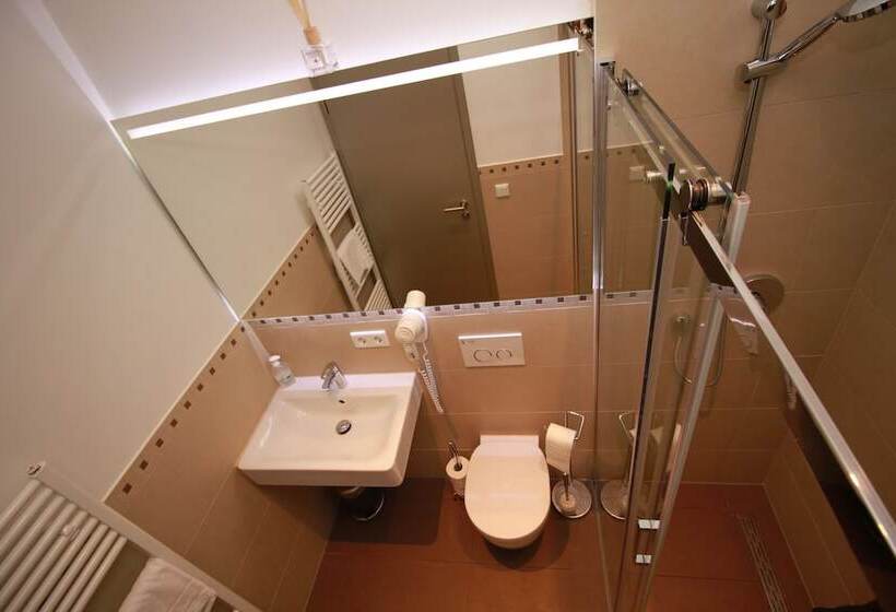 فندق Slamba Hostel