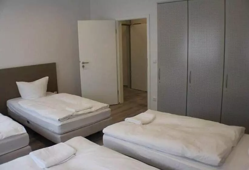 هتل Slamba Hostel