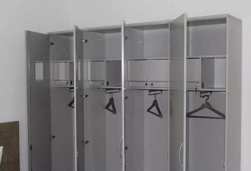 هتل Slamba Hostel