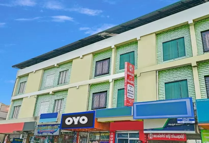 Hotelli Spot On Padinjarekara Tourist Home