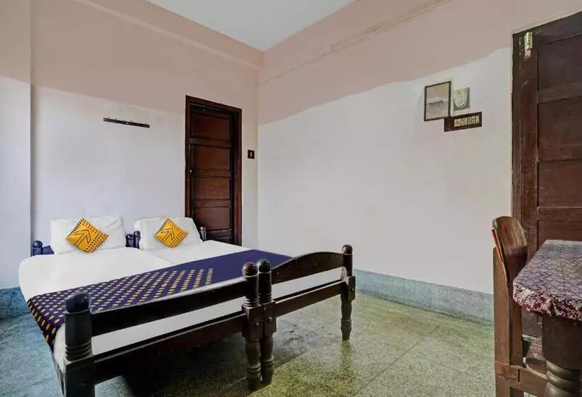 Hotelli Spot On Padinjarekara Tourist Home