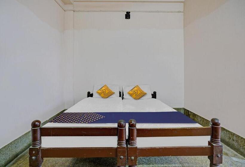 בית מלון כפרי Spot On Padinjarekara Tourist Home