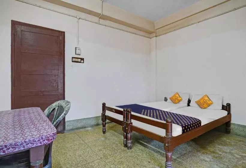 Hotelli Spot On Padinjarekara Tourist Home