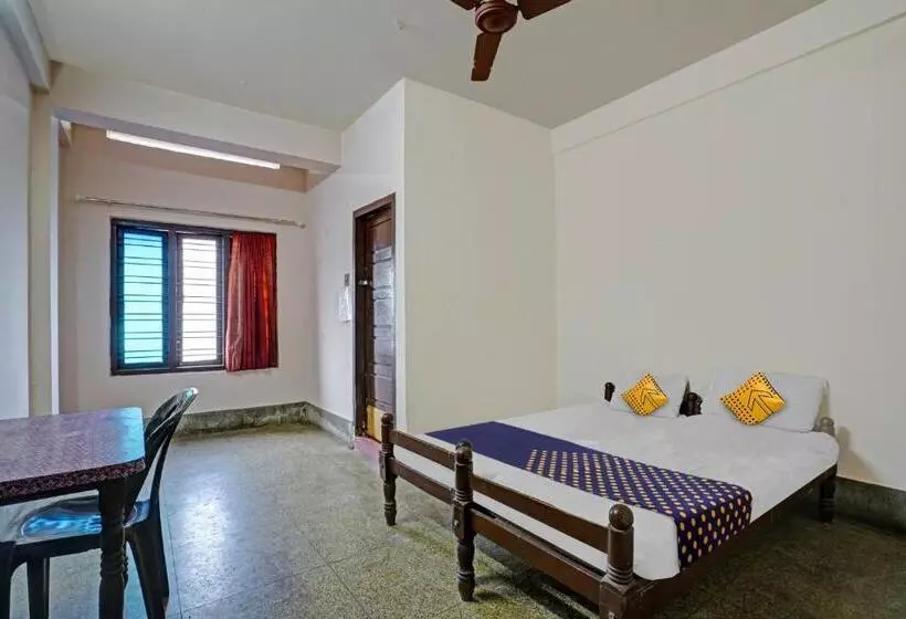 Hotelli Spot On Padinjarekara Tourist Home