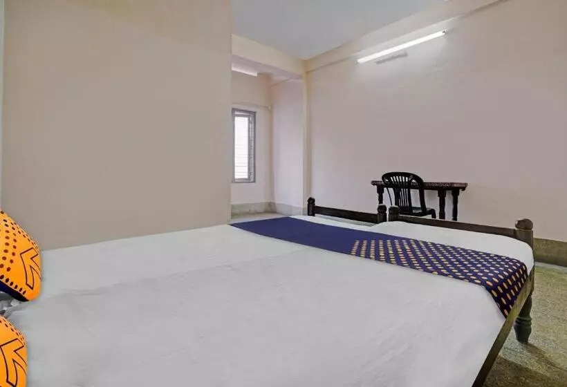 Hotelli Spot On Padinjarekara Tourist Home