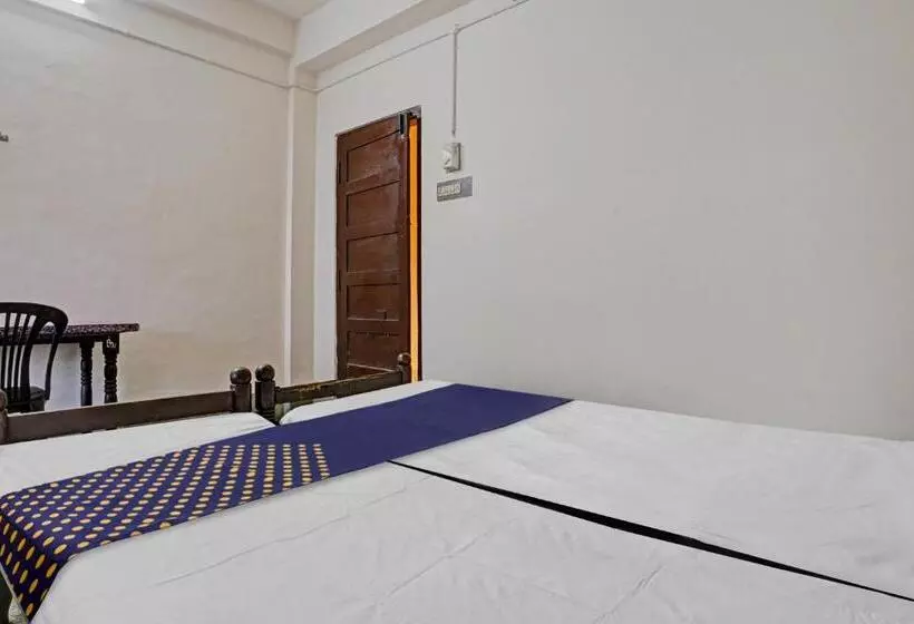 Hotelli Spot On Padinjarekara Tourist Home