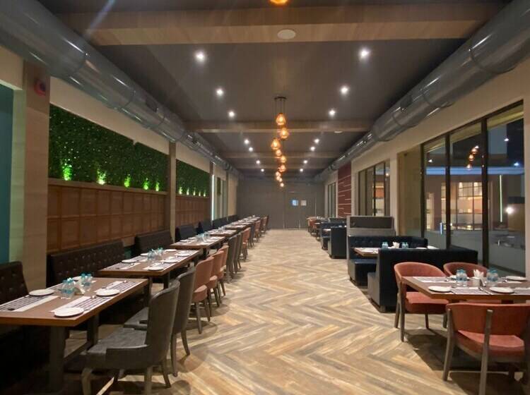 Click Hotel Lh Seven Morbi