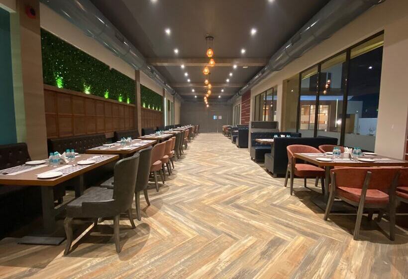 Click Hotel Lh Seven Morbi