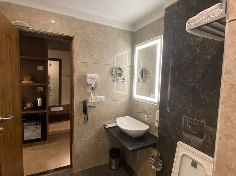 Click Hotel Lh Seven Morbi