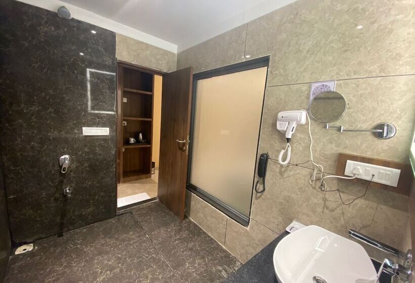 Click Hotel Lh Seven Morbi