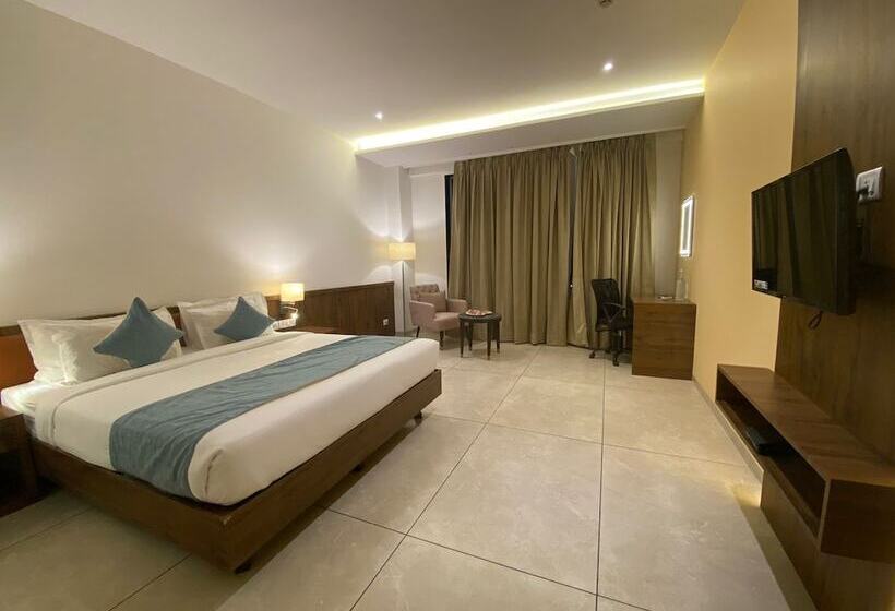 Click Hotel Lh Seven Morbi