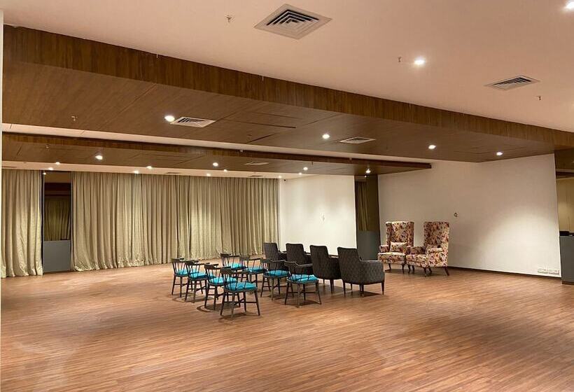 Click Hotel Lh Seven Morbi