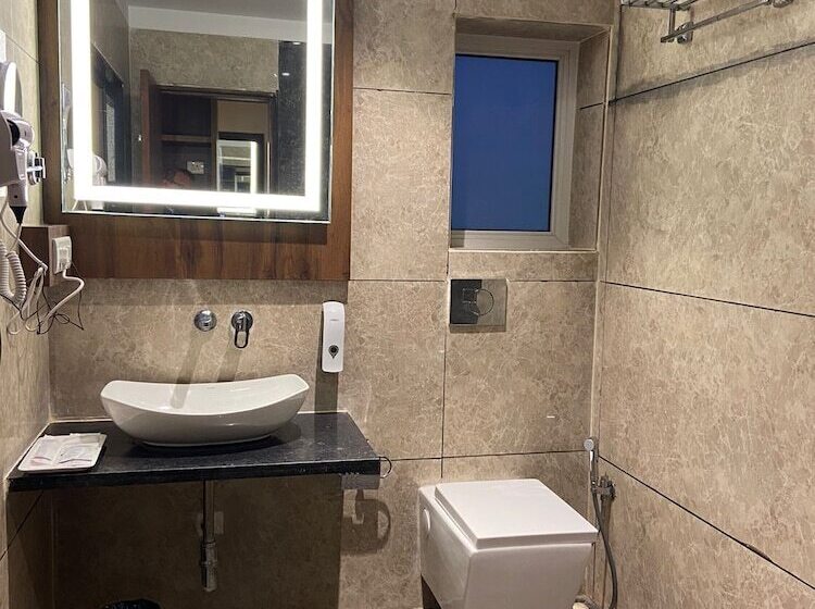 Click Hotel Lh Seven Morbi