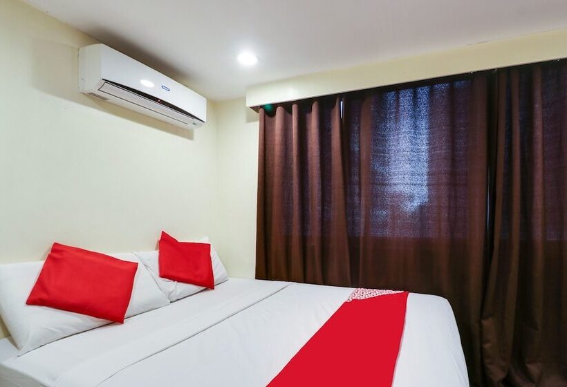 Oyo 898 Berts Condotel