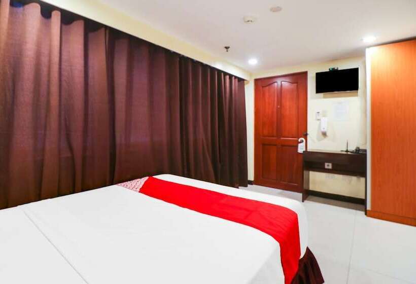 Oyo 898 Berts Condotel