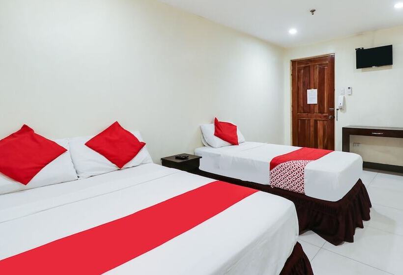 Oyo 898 Berts Condotel