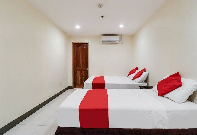 Oyo 898 Berts Condotel