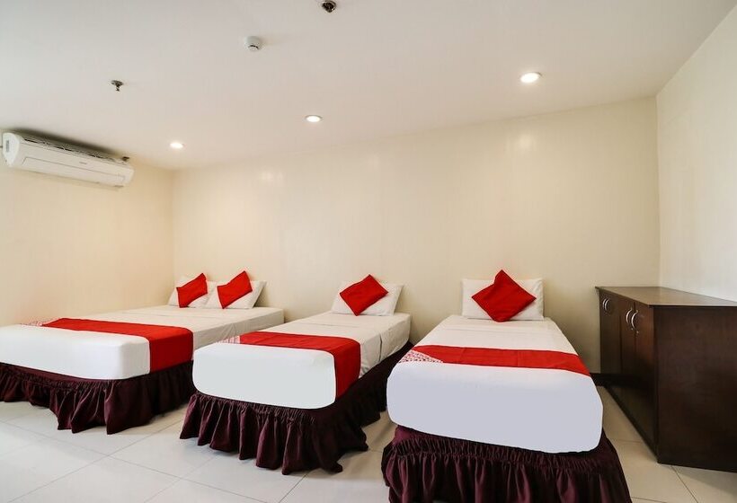 Oyo 898 Berts Condotel