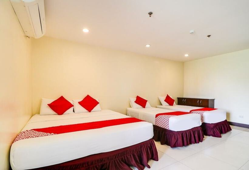 Oyo 898 Berts Condotel