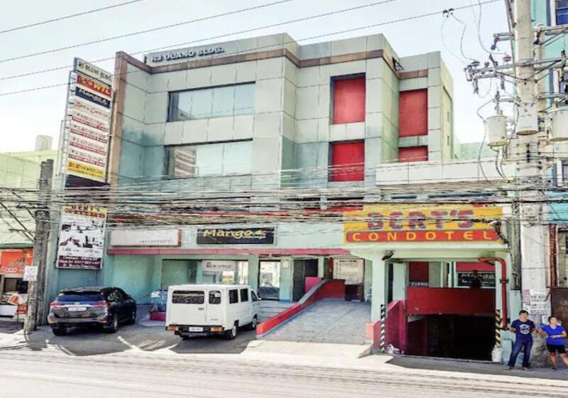 Oyo 898 Berts Condotel