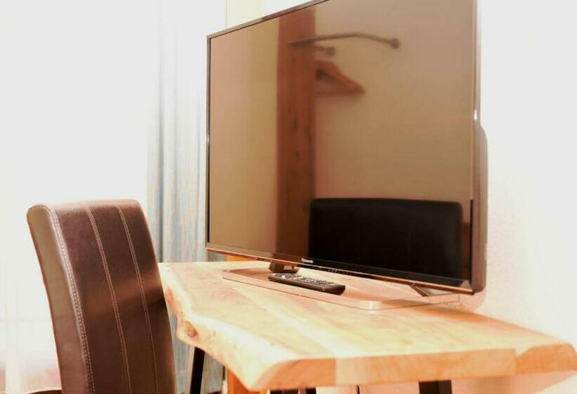 הוסטל Gasthaus Zum Goldenen Hirschen