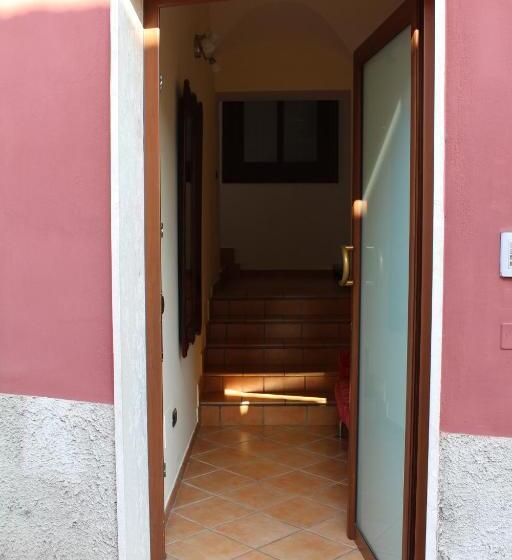 פנסיון Ali House