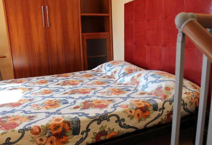 פנסיון Ali House