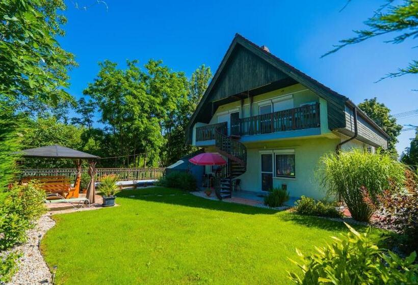 膳宿费 Csini Vendégház