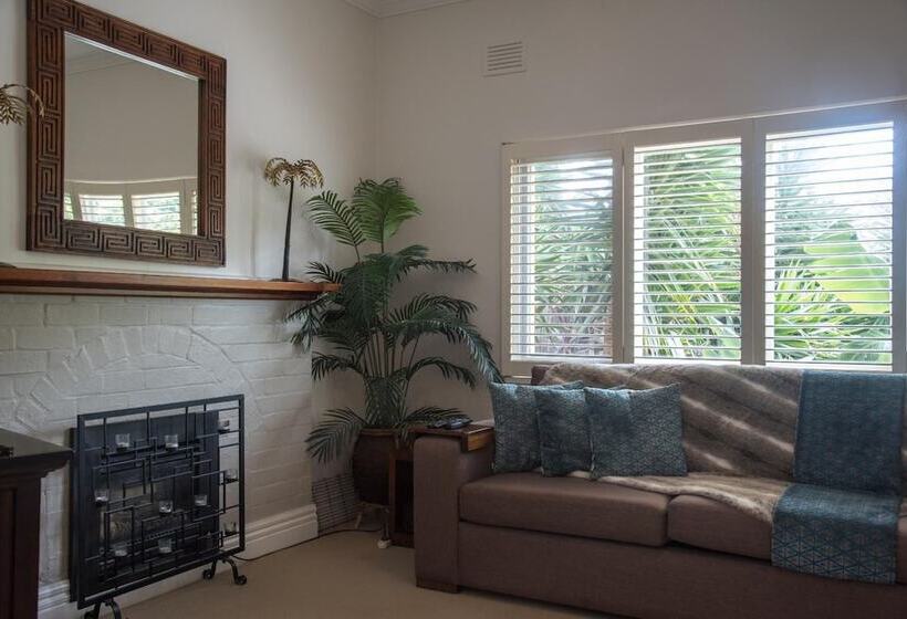 Plantation House At Whitecliffs Bed And Breakfast