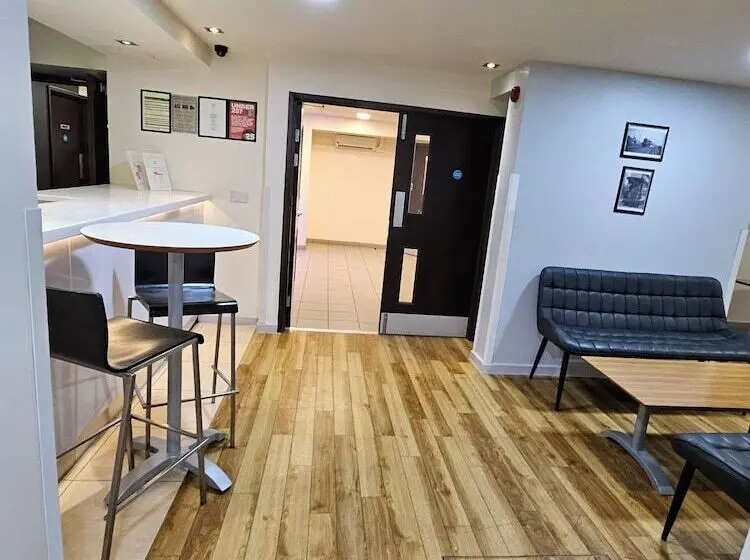 Go2 Hotels Burton Upon Trent Central