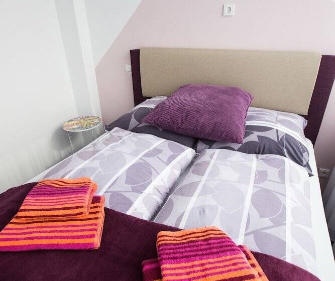 בית מלון כפרי Design Sleepy Cologne