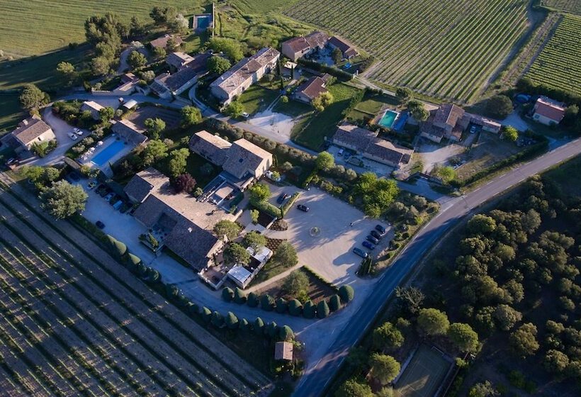 هتل Hôtel Carcarille Restaurant Le C