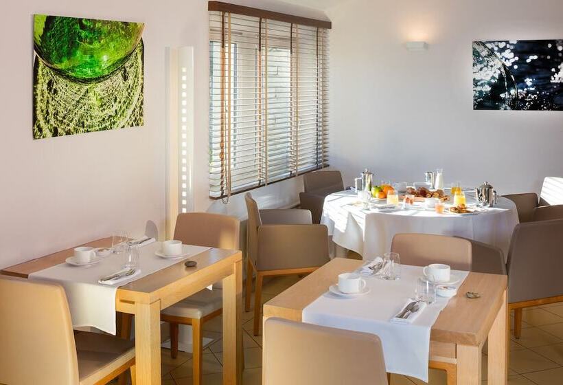 هتل Hôtel Carcarille Restaurant Le C