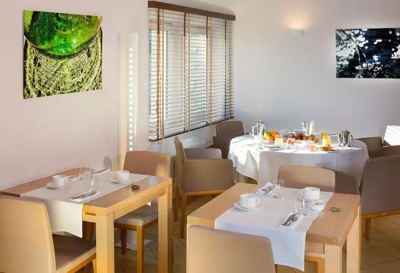 هتل Hôtel Carcarille Restaurant Le C
