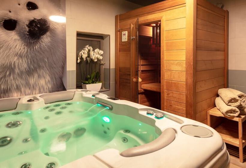 هتل Hôtel Carcarille Restaurant Le C