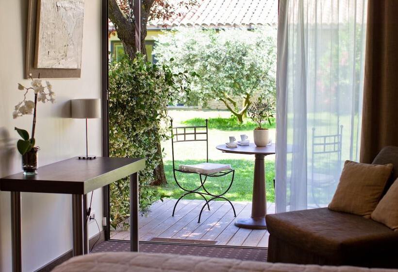 هتل Hôtel Carcarille Restaurant Le C