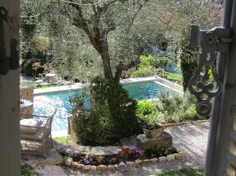 בית מלון כפרי Les Rosées