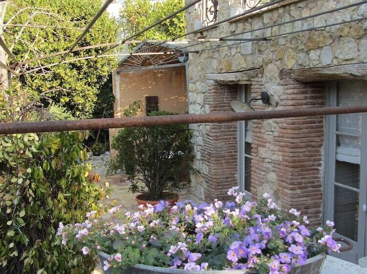 בית מלון כפרי Les Rosées