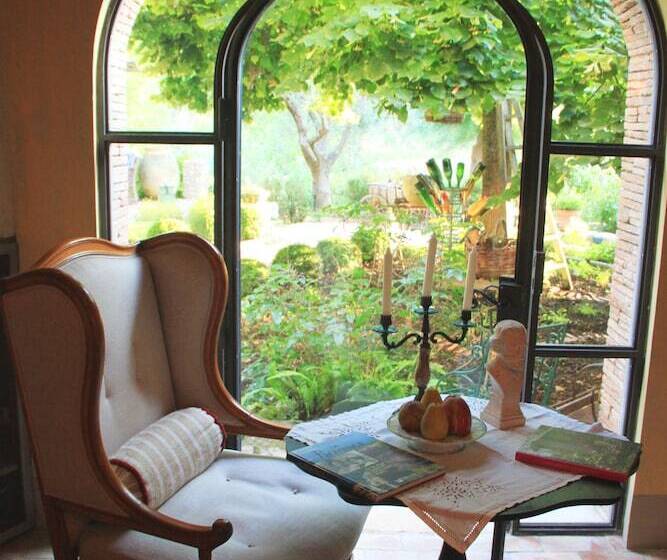 בית מלון כפרי Les Rosées