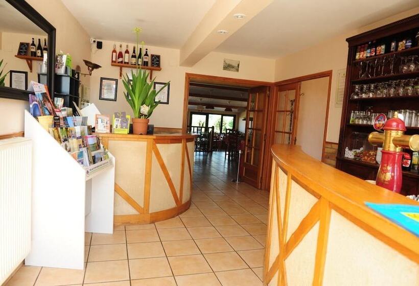 Отель Logis Hôtel Le Val De Vence