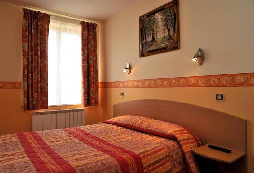 Отель Logis Hôtel Le Val De Vence