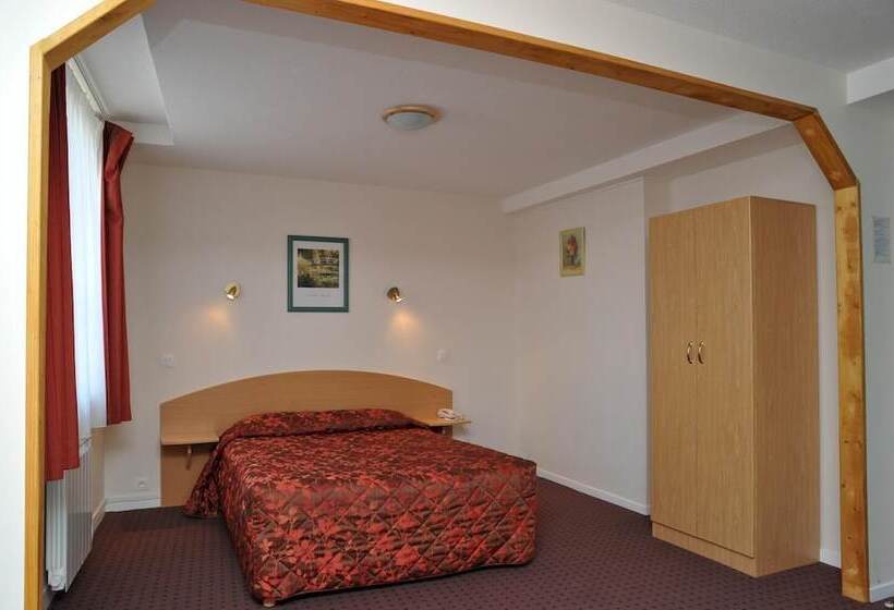 Отель Logis Hôtel Le Val De Vence