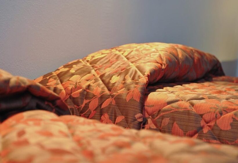 Отель Logis Hôtel Le Val De Vence